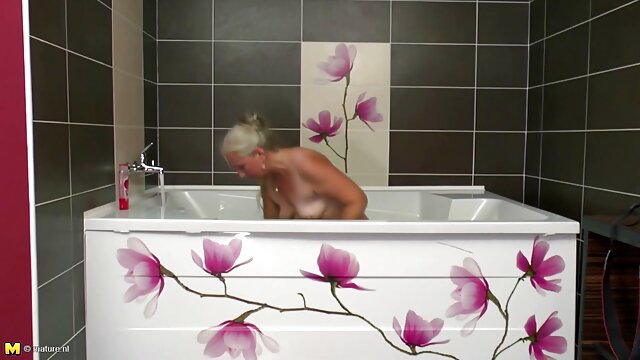 โสเภณีสีบลอนด์ Bosomy Taylor Wane ได้รับหีของเธอเจาะโดย Jordan Ash วีดีโอ หนัง เอ็ ก
