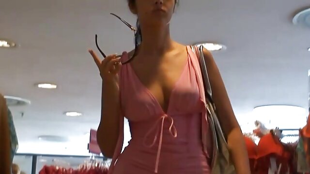 Allison Star สีน้ำตาลที่ดูน่าอร่อยนิสัยเสียให้ handjob กับความเครียดกระเจี๊ยว วีดีโอ เซ็ก