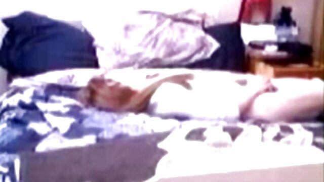 เจี๊ยบสาวอร่อย Elle Rose masturbates หีระหว่างเพศทางทวารหนักร้อน วีดีโอ โป๋